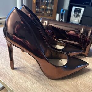 Bronze size 9 Aldo stilleto with matching purse